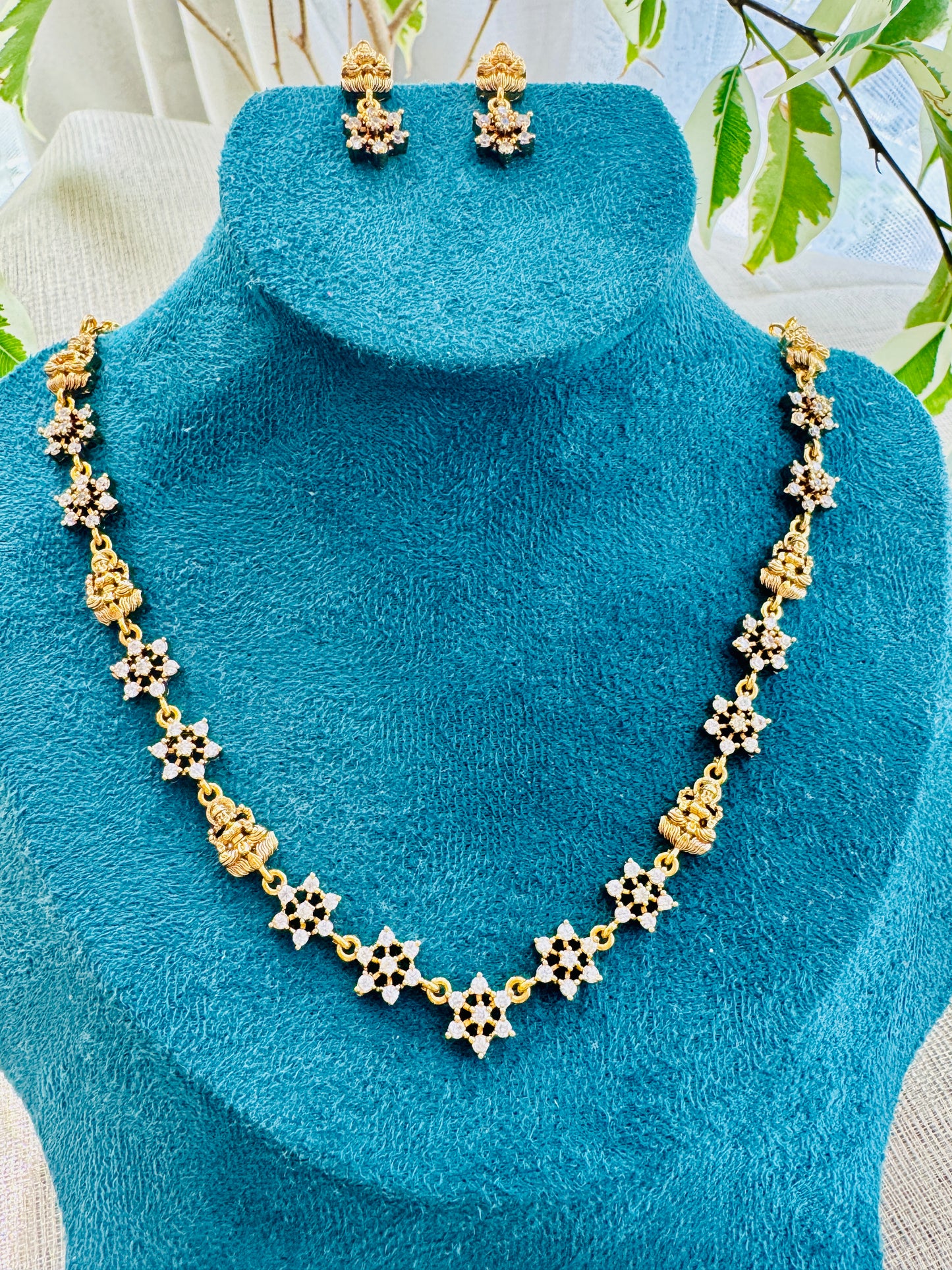 Sparkle petal chain set