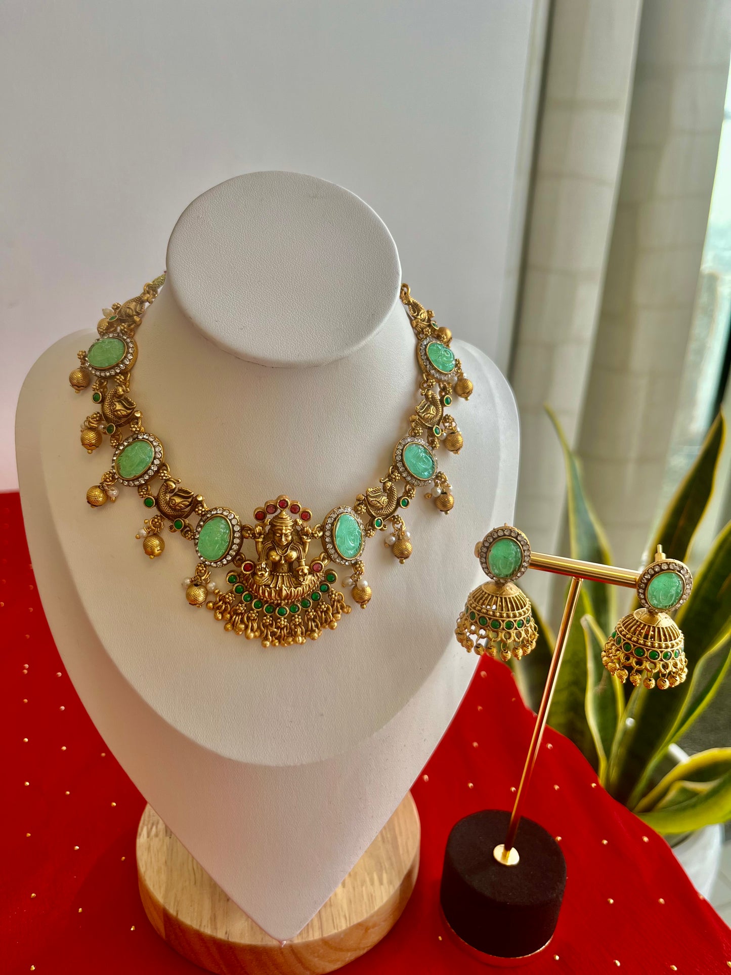 Tejus antique necklace