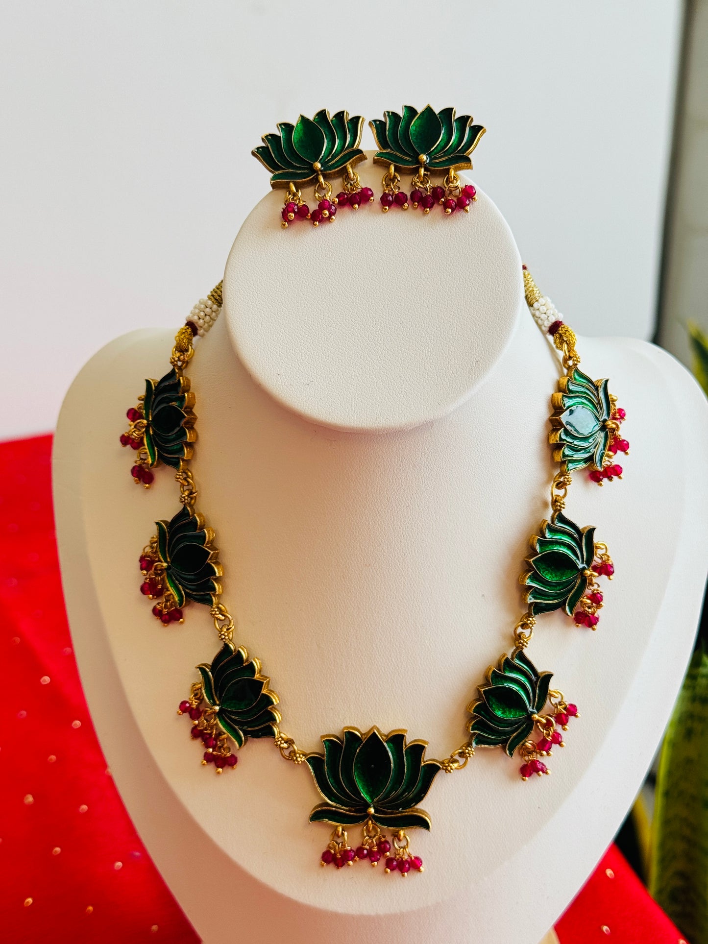Statement lotus necklace set