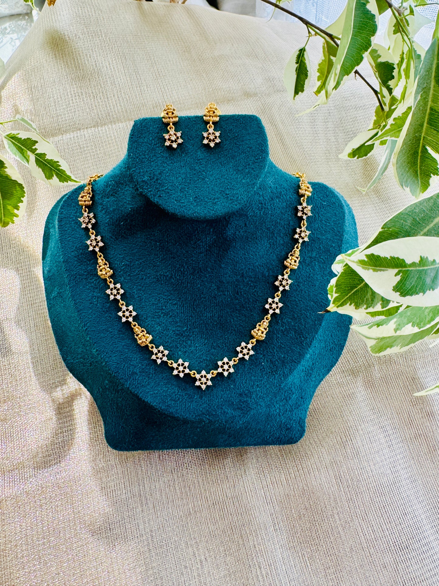Sparkle petal chain set