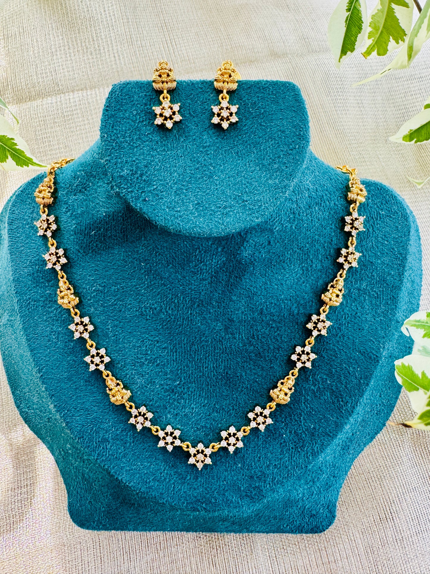 Sparkle petal chain set