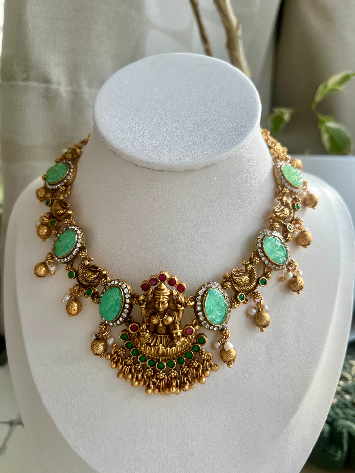 Tejus antique necklace